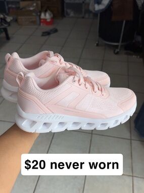 Women’s Lightweight Pink Athletic Sneakers